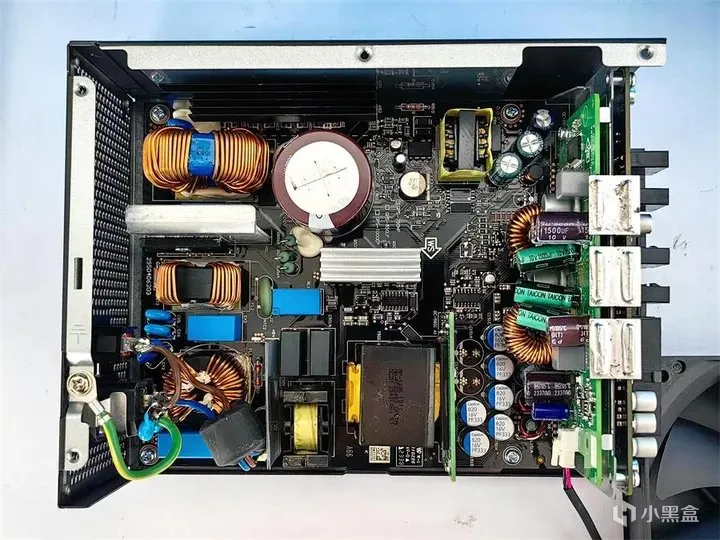 装机最不建议省的就是电源，拆开台达 MX850W金牌全模电源看行不
