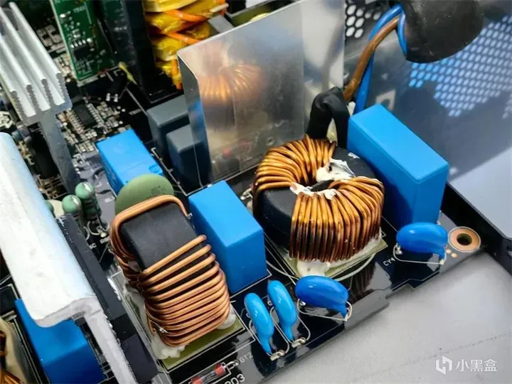装机最不建议省的就是电源，拆开台达 MX850W金牌全模电源看行不