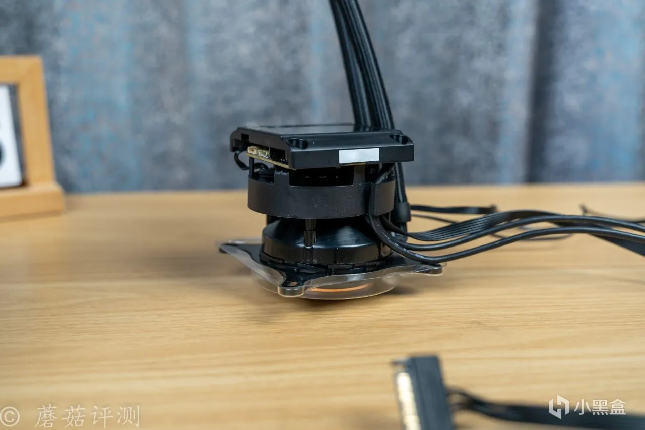 外观、灯效酷炫，散热效能非常强，微星寒霜D360水冷散热器 评测