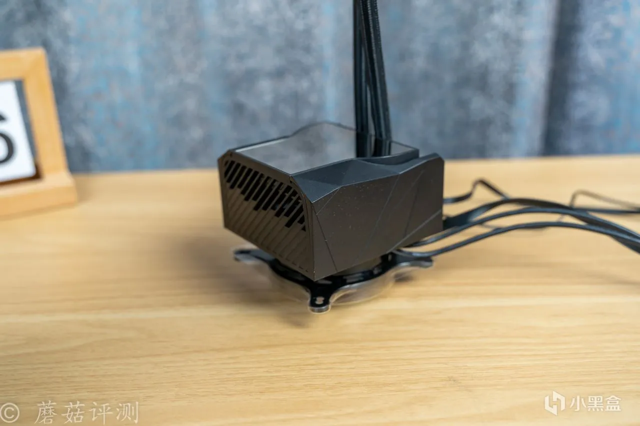 外观、灯效酷炫，散热效能非常强，微星寒霜D360水冷散热器 评测