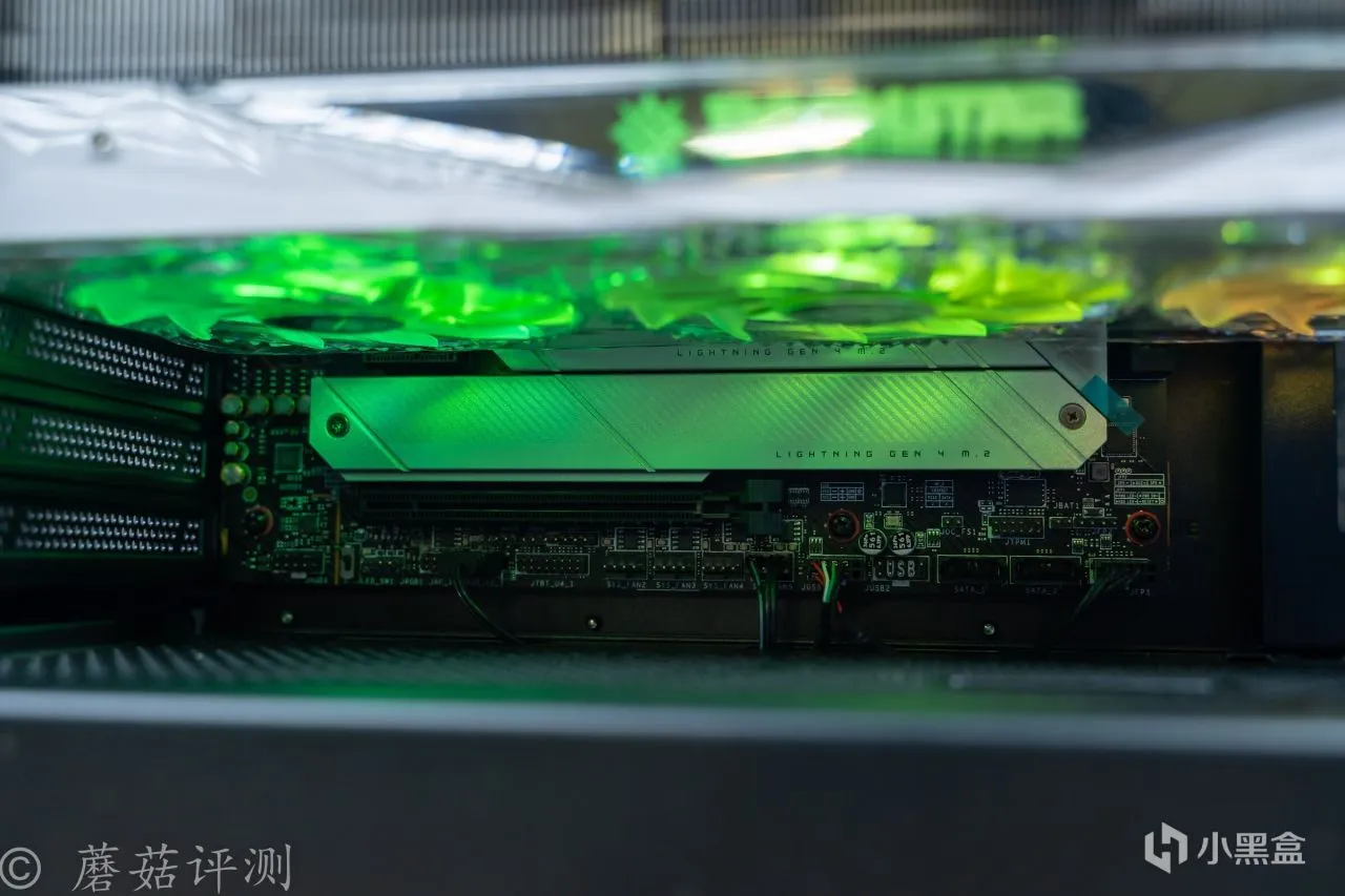 外观、灯效酷炫，散热效能非常强，微星寒霜D360水冷散热器 评测